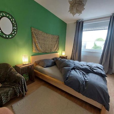 Schoene Helle Wohnung Mit Whirlpoolbadewanne Graz Exterior foto